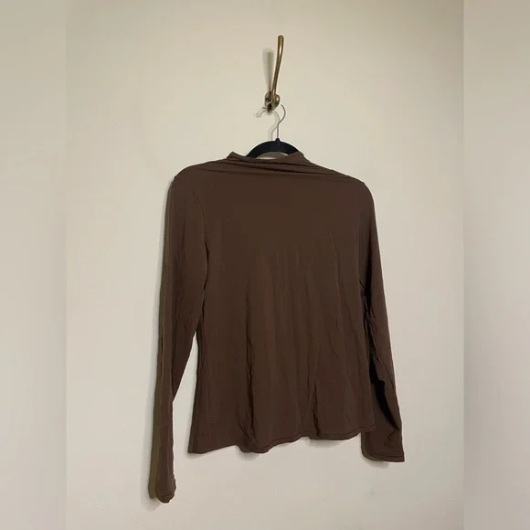 SKIMS Fits Everybody Turtleneck Top in Cocoa - Picture 4 of 6